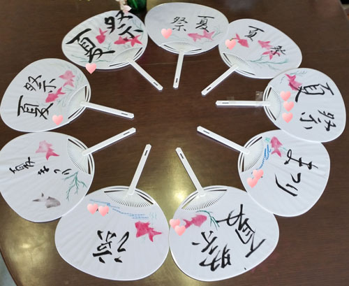 手作りうちわで涼を感じる
